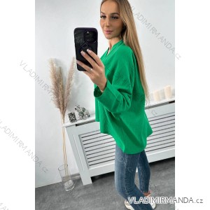 Green cotton blouse with rolled-up sleeves