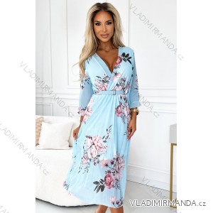 448-3 YUNA Pleated midi dress with a neckline and a belt - roses on a blue background